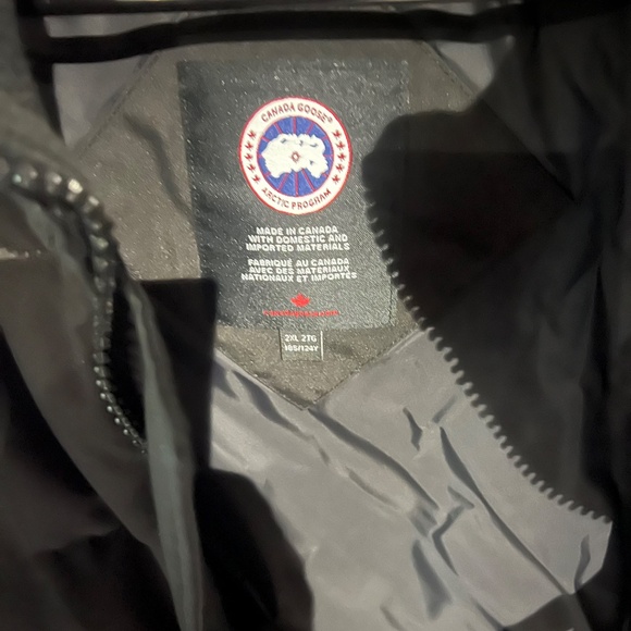 Canada Goose Puffy Jacket - Picture 3 of 11